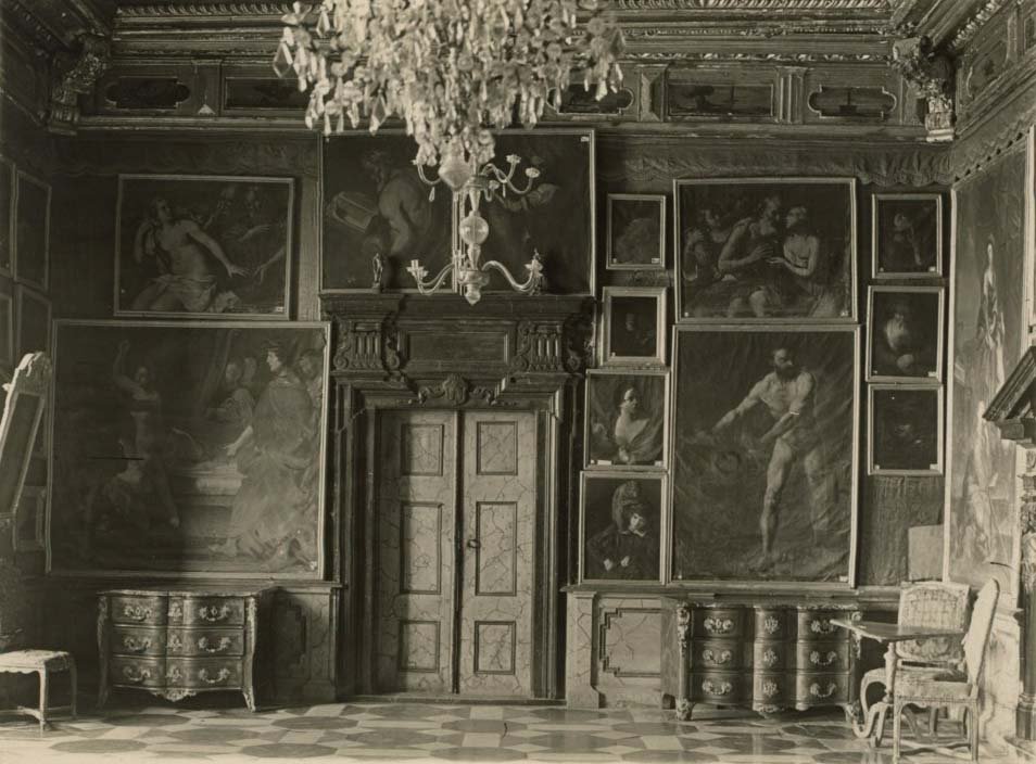 Багряна зала, 1909 рік